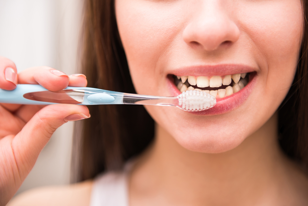 正しい歯磨きとメンテナンスで綺麗な歯を維持しよう！